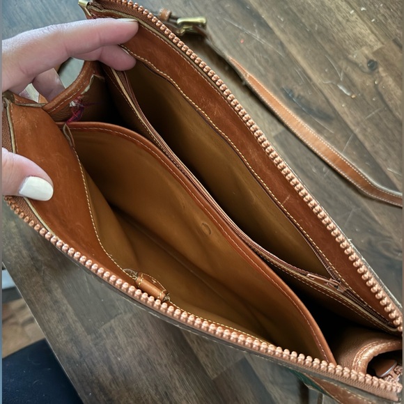 Vintage Dooney & Bourke crossbody - Picture 2 of 5